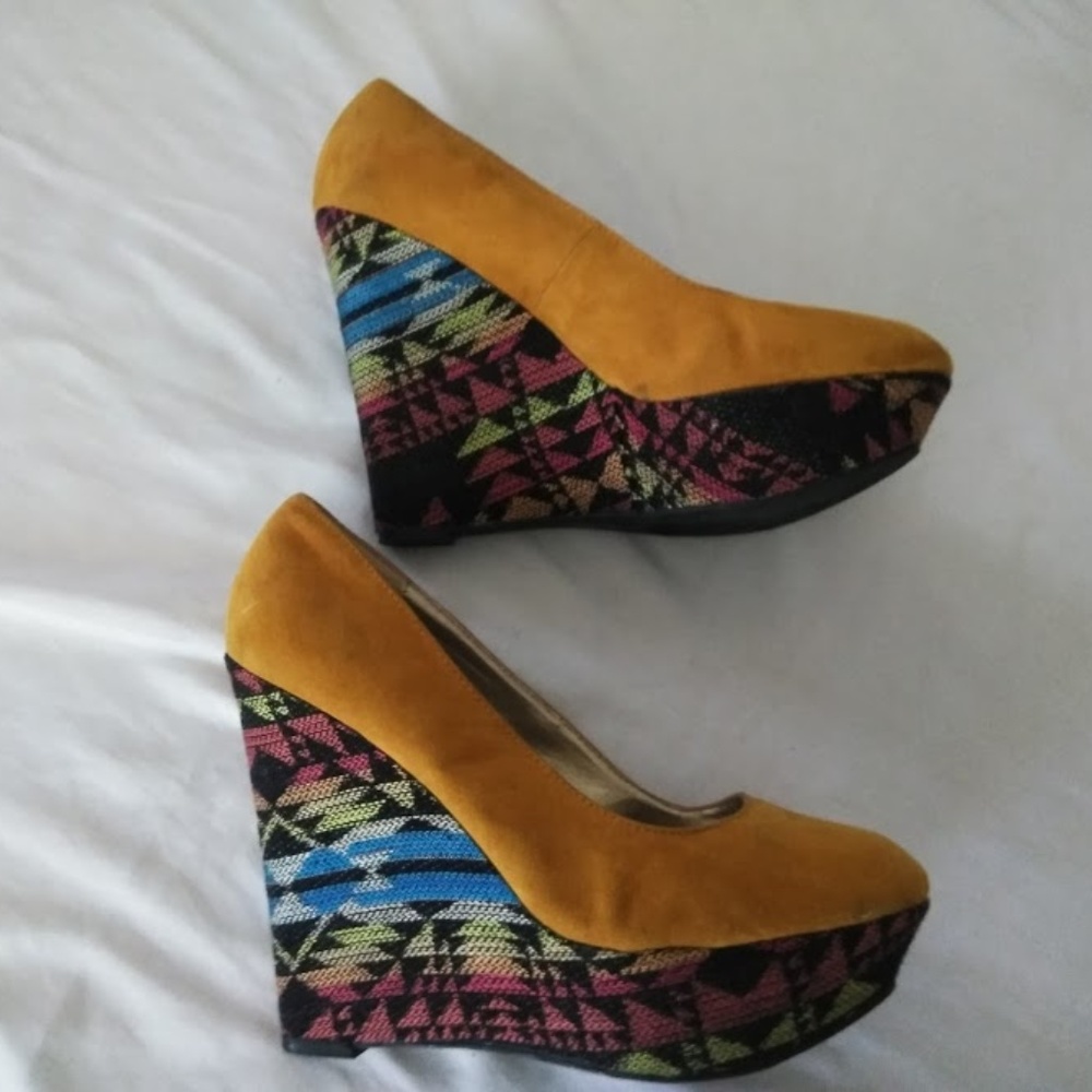 Qupid Tribal Print Wedges 9